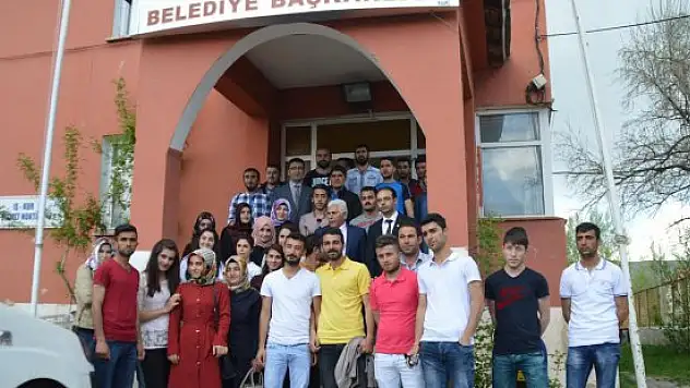 Öğrencilerden belediye başkanına ziyaret