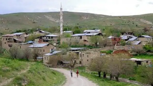 'Harabe köyün' yaşlı sakinleri TOKİ'den 'köykent' istiyor