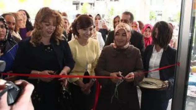 TEGV, yıl sonu sergisini açtı