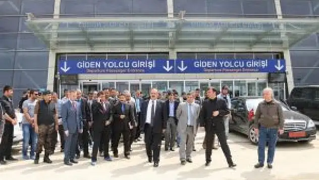 Vali Canbolat, havalimanında incelemelerde bulundu