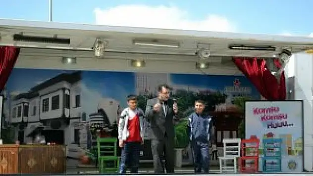 Malatya Büyükşehir Belediyesi Şehir Tiyatroları ilçeleri gezdi