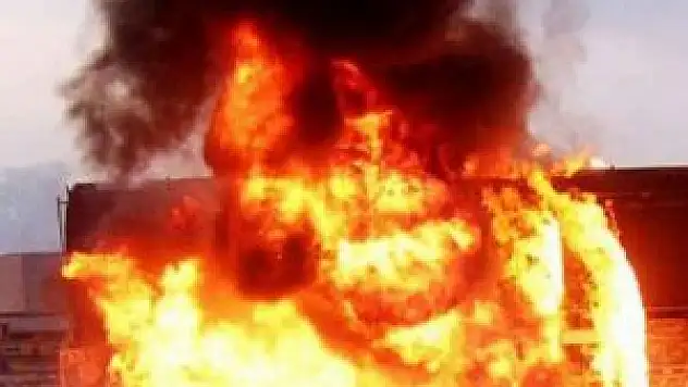 Savaş Uçakları Petrol Tankerine Saldırdı
