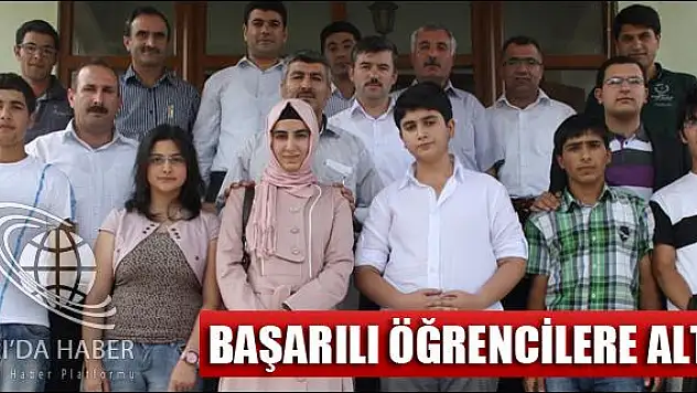 BAŞARILI ÖĞRENCİLERE ALTIN