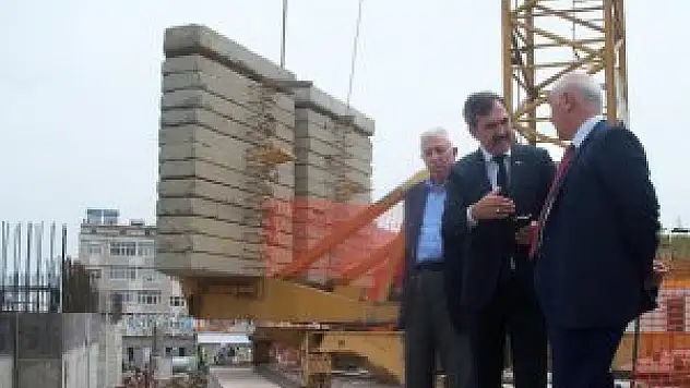 Vali Öztürk iş merkezi inşaatını inceledi