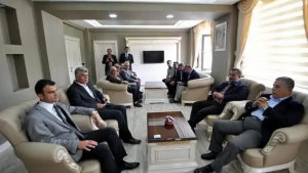 AK Parti Bitlis milletvekili adayı Edip Safder Gaydalı, Hizan ilçesinde kurumları ziyaret etti.