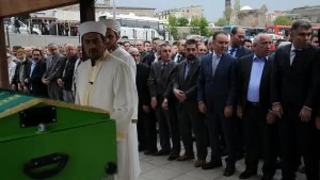 Türk Kızılayı Erzurum Şube Başkanı Turgutcan'ın cenazesi defnedildi