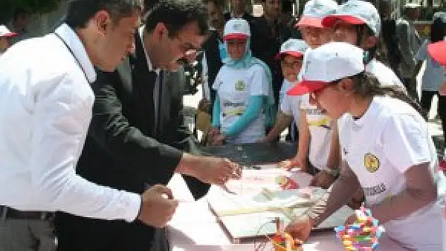 Bulanık'ta, TÜBİTAK bilim fuarı sergisi