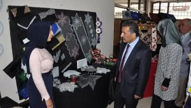 Tunceli Halk Eğitim Merkezi'nden yılsonu sergisi