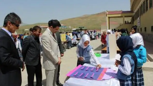 Özalp'te 'TÜBİTAK Bilim Fuarı' açıldı