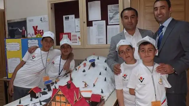 Eleşkirt'te TÜBİTAK Bilim Fuarı açıldı