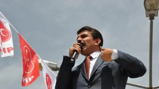 Adilcevaz ilçesinde, Milliyetçi Hareket Partisince (MHP) miting düzenlendi.