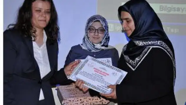 Değerler eğitiminde başarılı öğrencilere ödül verildi