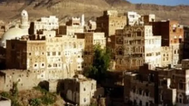 Suudi Arabistan Yemen'de Antik Şehri Vurdu