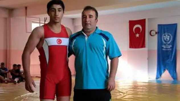 Yıldız güreşçi, dünyada da minderleri fethetmek istiyor