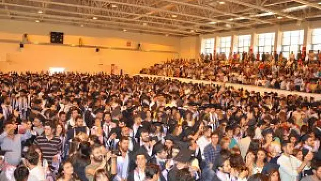 Tunceli Üniversitesinde mezuniyet sevinci
