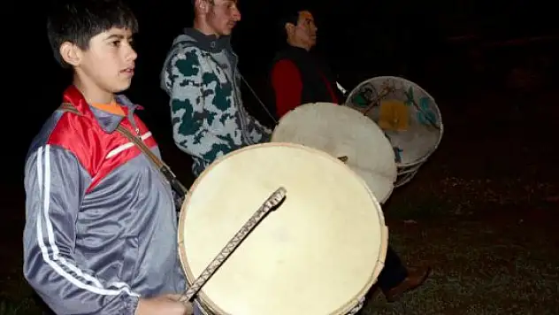Kars'ta davulcular ilk sahura kaldırdı
