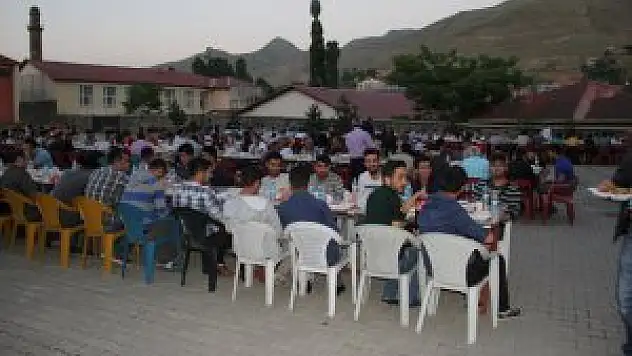 Bitlis Belediyesi iftar çadırı kurdu