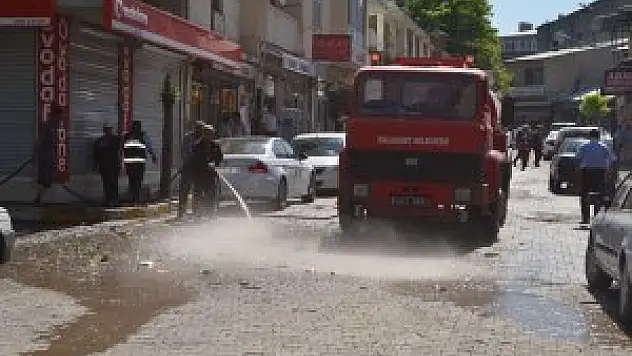 Malazgirt'te cadde ve sokaklar yıkandı