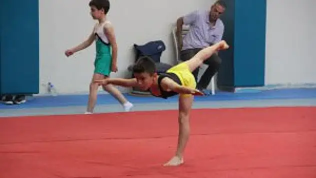 Malatya'da cimnastik lig yarışması başladı