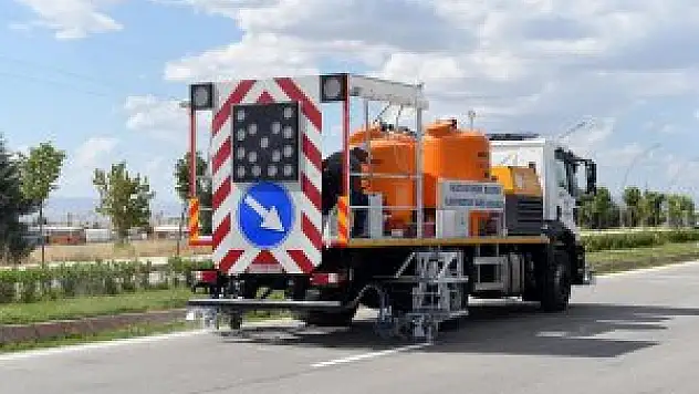 Malatya Büyükşehir Belediyesi yol çizgi aracı aldı