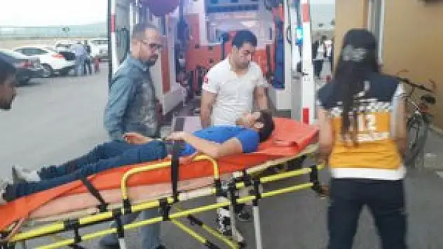 Tatvan'da motosiklet direğe çarptı: 1 yaralı