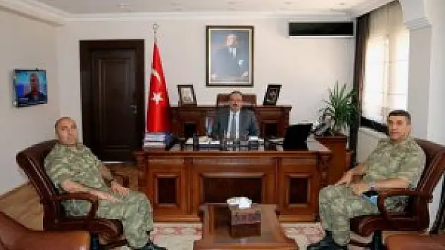 Hakkari'de komutanlardan Vali Canbolat'a veda ziyareti