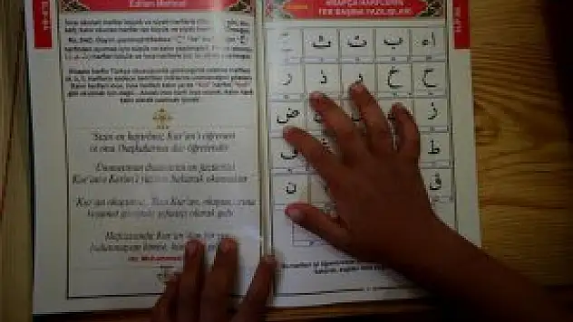 Öğrenciler şehitler için Kur'an okudu