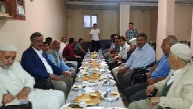 Erentepe beldesinde hayırseverlerden iftar yemeği