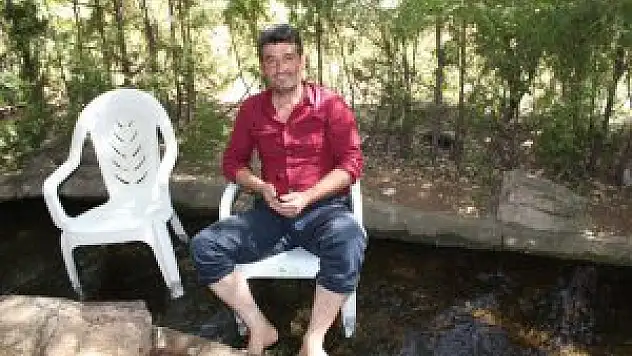 Güroymak'ta serinlemek için şelale parka giriyorlar