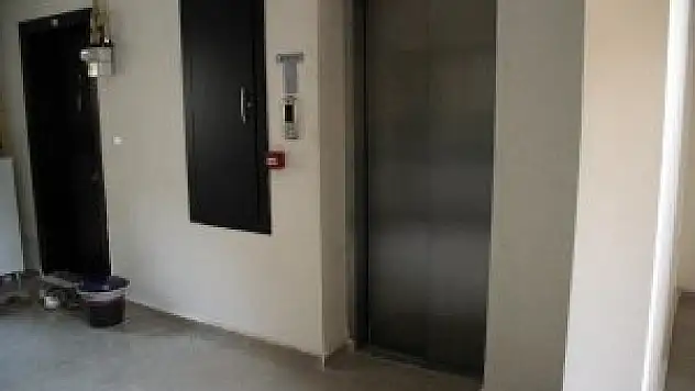 Asansör boşluğuna düşen çocuk öldü