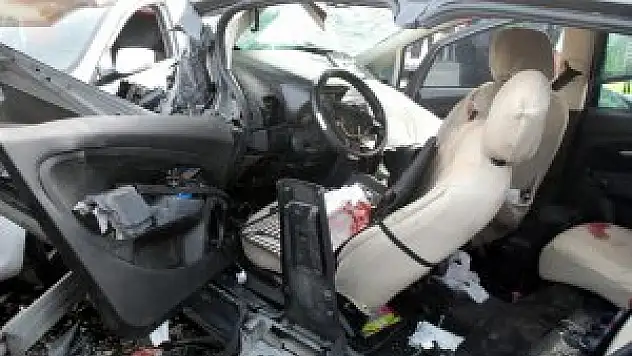 Kars'ta trafik kazası: 3 ölü, 2 yaralı