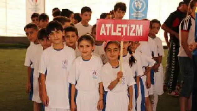 Hakkari'de yaz spor okulları açıldı