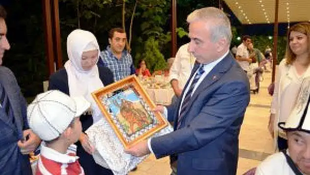Sosyal Yardımlaşma ve Dayanışma Vakfından iftar