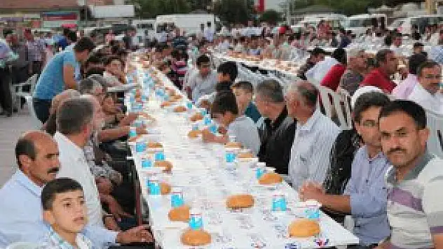 Büyükşehir Belediyesi, Darende'de vatandaşlara iftar verdi