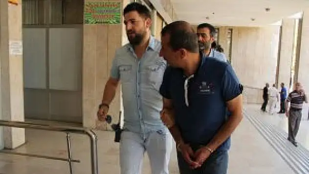 Malatya'da bankaya kara çarşafla girmeye çalışan zanlılar