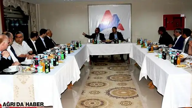 AİÇÜ'nün Ağrı Protokolüne İftar Yemeği