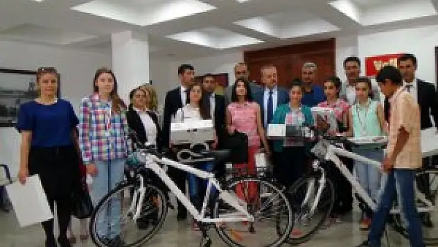 'Öğrenciler Avrupa Birliğini Öğreniyor' Projesi