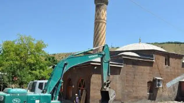 Tarihi Alaaddin Bey Cami onarılıyor