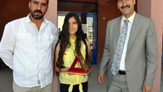 TEOG'da başarılı olan öğrenci, ödüllendirildi
