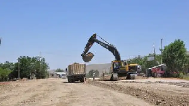 Muş-Kulp karayolunda yol yapım ve genişletme çalışmaları devam ediyor