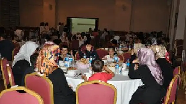 Muş'ta, yardıma muhtaç aileler iftar yemeğinde buluştu