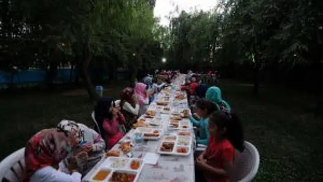 Hizan'da Kur'an kursu öğrencilerine iftar verildi