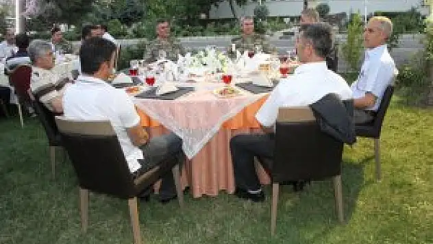 Geçici köy korucuları iftarda buluştu
