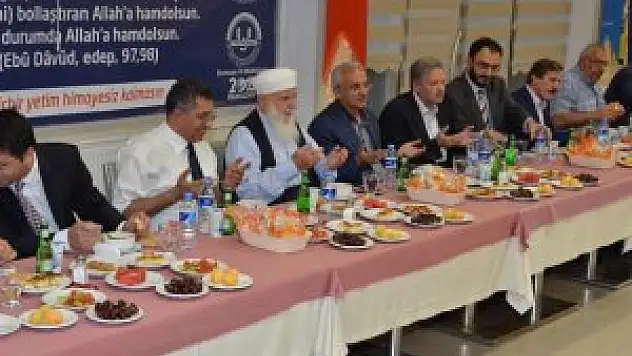 Erzincan'da Afgan ve Suriyeli sığınmacılara iftar verildi
