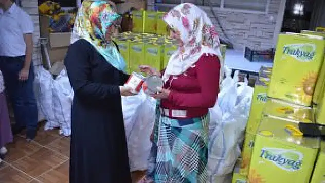 Tük Kızılayı'ndan muhtaç ailelere yardım