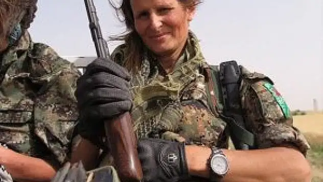 Kanadalı Model YPG Saflarında
