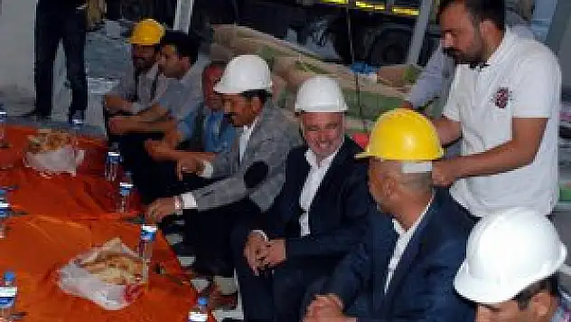 HDP Kars Milletvekili Bilgen, inşaat işçileriyle iftar açtı