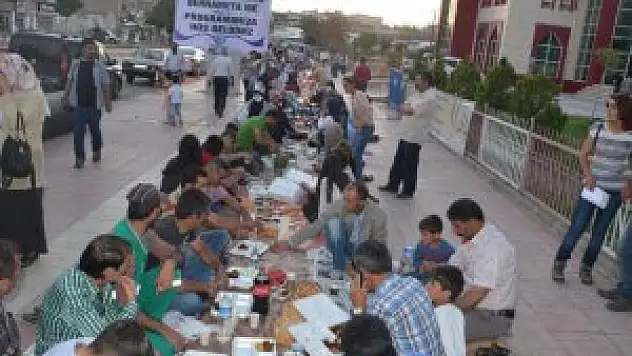 Erciş Belediyesi iftar programı düzenledi