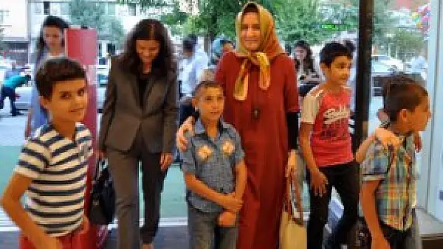 Muş'ta öğrencilere giyim yardımı
