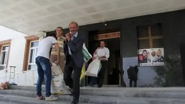 Başkale'de bin 500 aileye ramazan yardımı